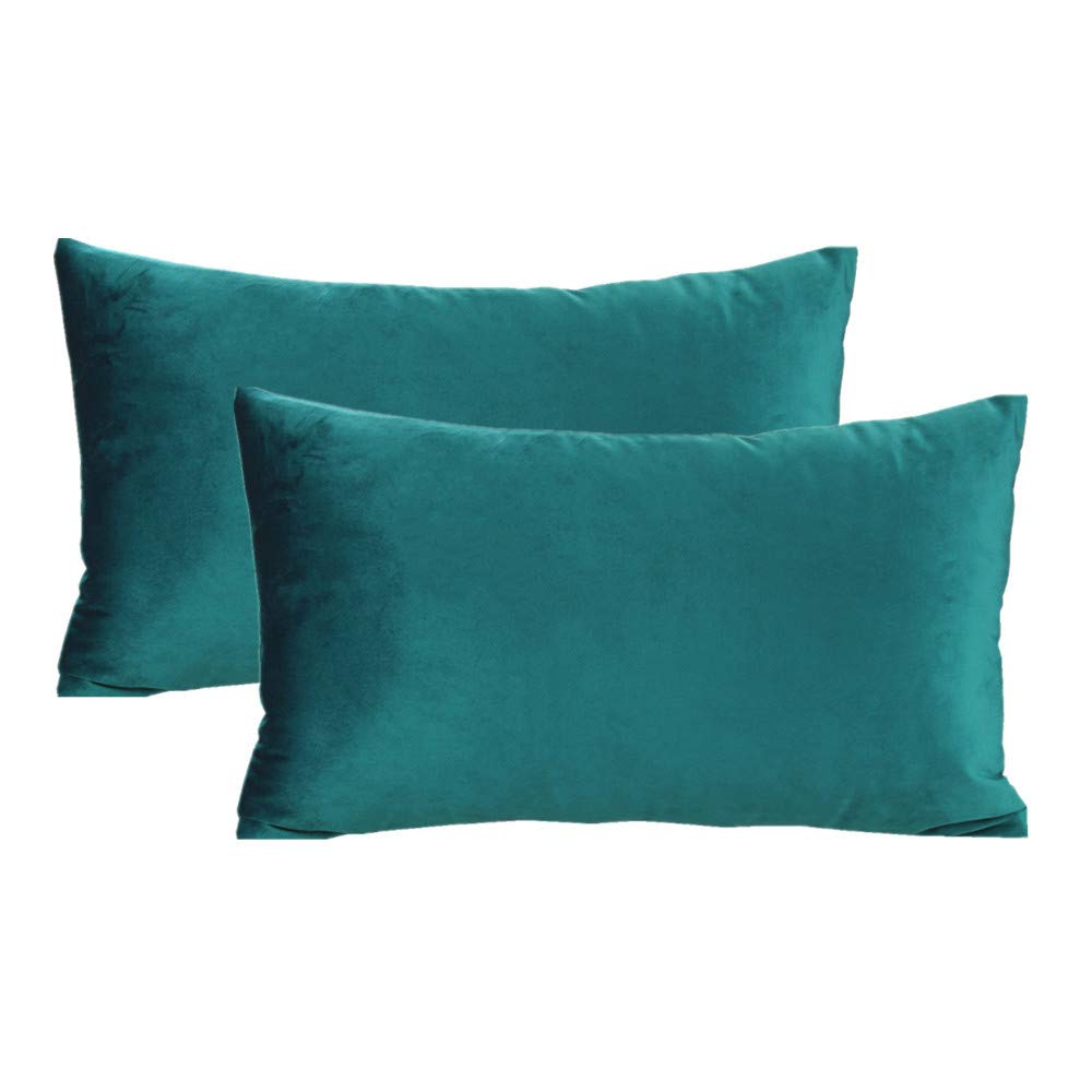 VAKADO Throw Pillow Covers 18x18 Set of 2 Emerald Green Velvet Decor Dark Forest Christmas Decorative Xmas Cushion Couch Euro Pillowcases Home Bed Decoration for Sofa Bedroom Office
