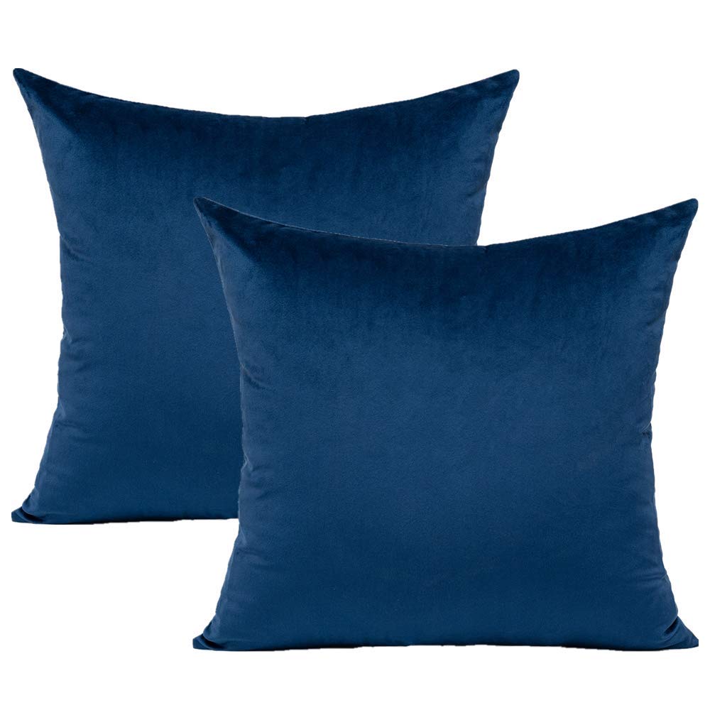 VAKADO Throw Pillow Covers 18x18 Set of 2 Emerald Green Velvet Decor Dark Forest Christmas Decorative Xmas Cushion Couch Euro Pillowcases Home Bed Decoration for Sofa Bedroom Office