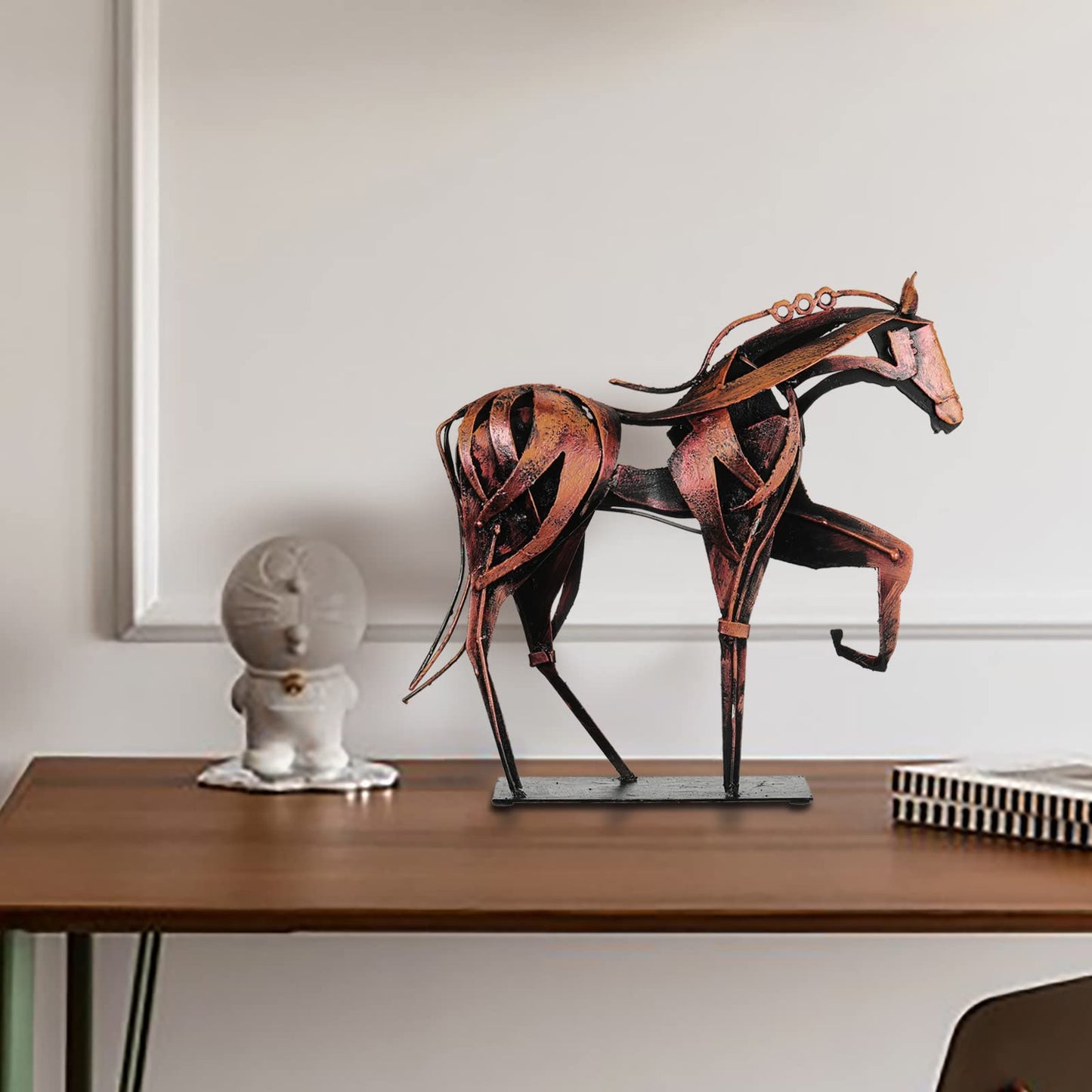 SunBlogs Art Metal Horse Statue Decor, Handmade Strong Modern Horse Sculpture Handicraft, Rustic Metal Statue Decorations Gift for Home Office Desk Figurine (Brown)