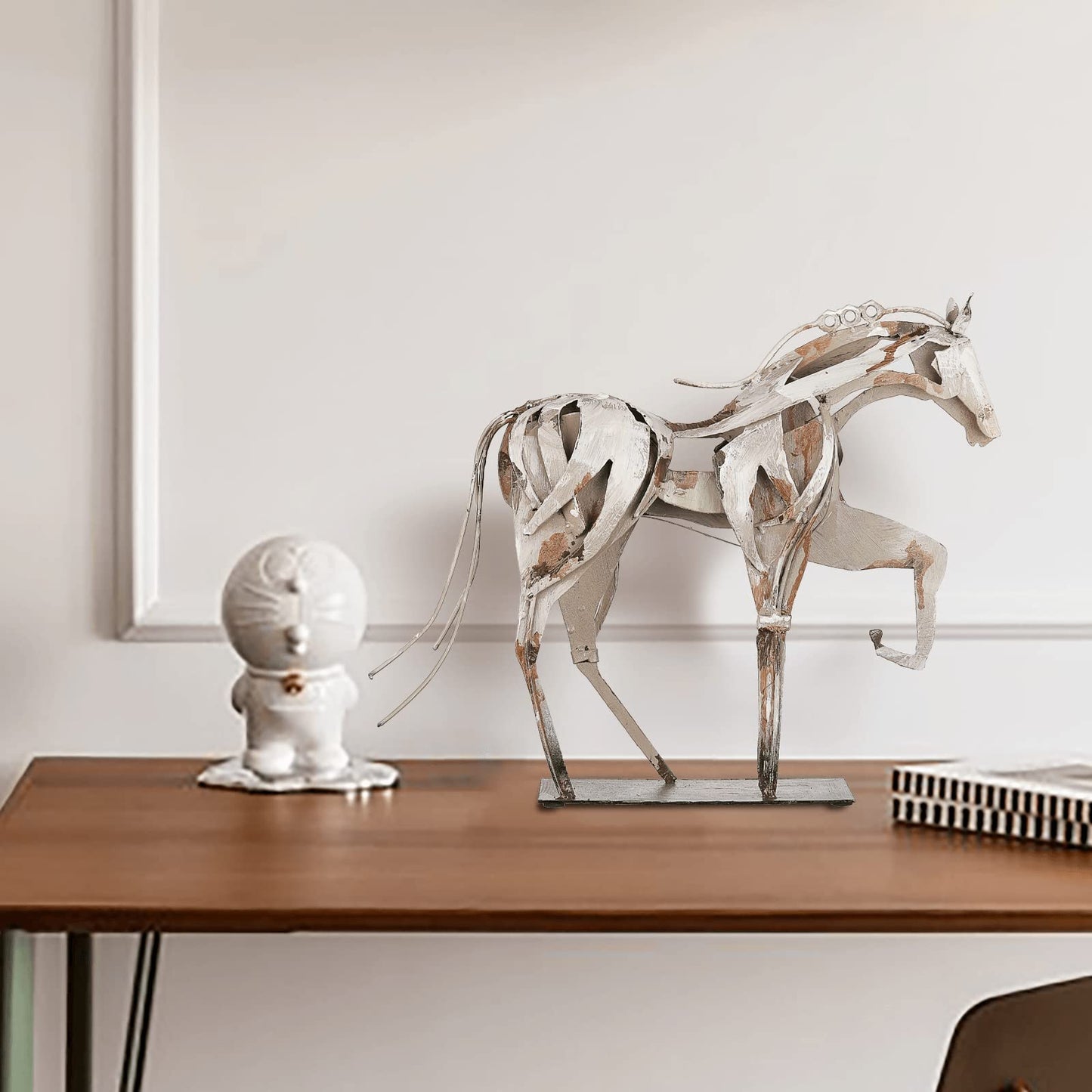 SunBlogs Art Metal Horse Statue Decor, Handmade Strong Modern Horse Sculpture Handicraft, Rustic Metal Statue Decorations Gift for Home Office Desk Figurine (Brown)