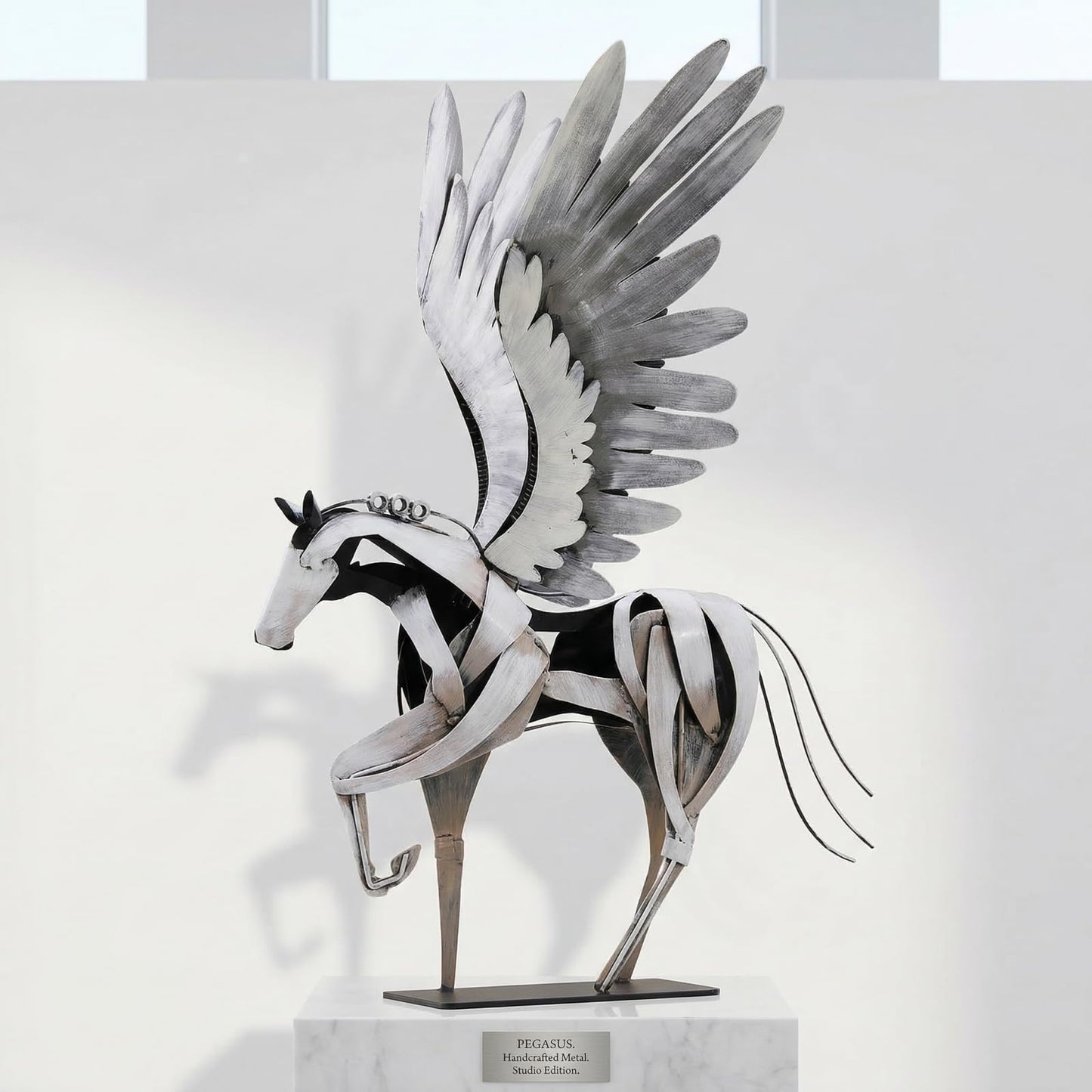 SunBlogs Art Metal Horse Statue Decor, Handmade Strong Modern Horse Sculpture Handicraft, Rustic Metal Statue Decorations Gift for Home Office Desk Figurine (Brown)