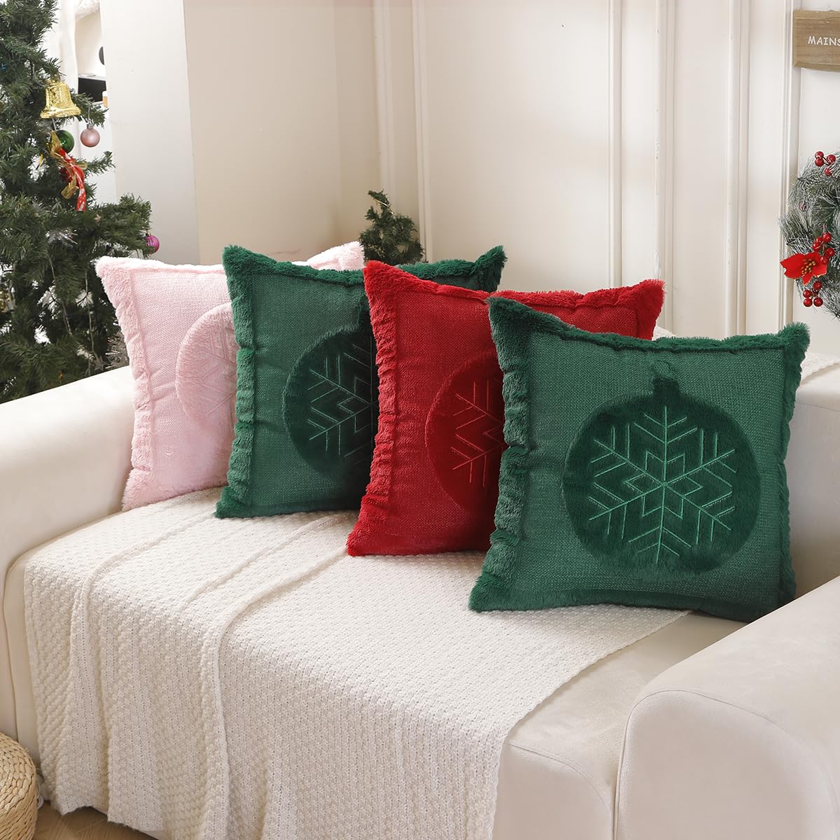 VAKADO Christmas Green Throw Pillow Covers 18x18 Set of 2 ，Winter Xmas Holiday Decoration Outdoor Tree Decorative Home Decor for Couch Festival Bed Sofa Bedroom Living Room Office