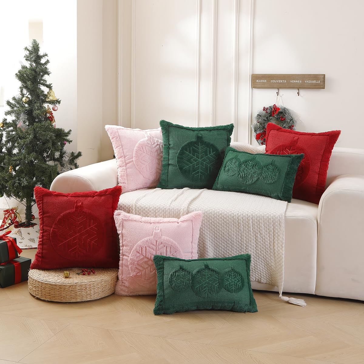 VAKADO Christmas Green Throw Pillow Covers 18x18 Set of 2 ，Winter Xmas Holiday Decoration Outdoor Tree Decorative Home Decor for Couch Festival Bed Sofa Bedroom Living Room Office