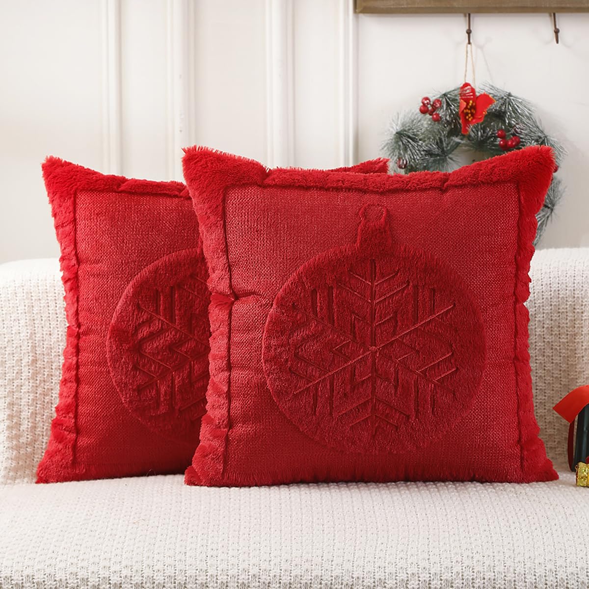 VAKADO Christmas Green Throw Pillow Covers 18x18 Set of 2 ，Winter Xmas Holiday Decoration Outdoor Tree Decorative Home Decor for Couch Festival Bed Sofa Bedroom Living Room Office