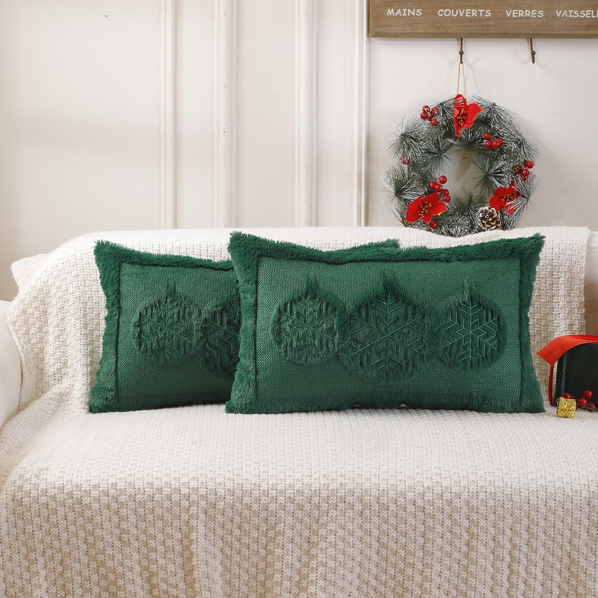 VAKADO Christmas Green Throw Pillow Covers 18x18 Set of 2 ，Winter Xmas Holiday Decoration Outdoor Tree Decorative Home Decor for Couch Festival Bed Sofa Bedroom Living Room Office