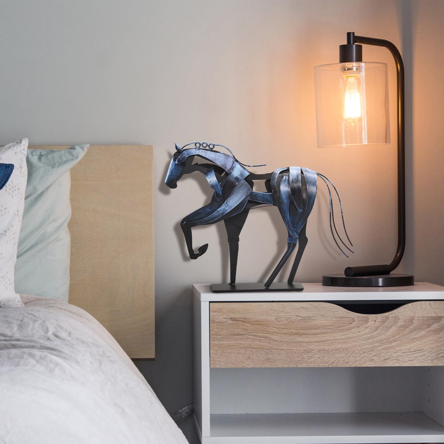 SunBlogs Art Metal Horse Statue Decor, Handmade Strong Modern Horse Sculpture Handicraft, Rustic Metal Statue Decorations Gift for Home Office Desk Figurine (Brown)