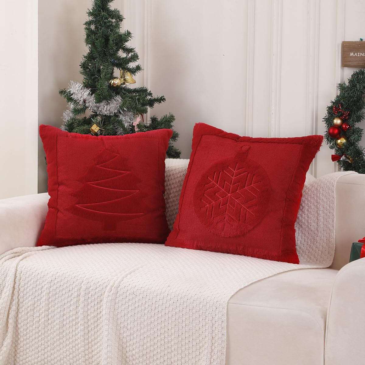 VAKADO Christmas Green Throw Pillow Covers 18x18 Set of 2 ，Winter Xmas Holiday Decoration Outdoor Tree Decorative Home Decor for Couch Festival Bed Sofa Bedroom Living Room Office