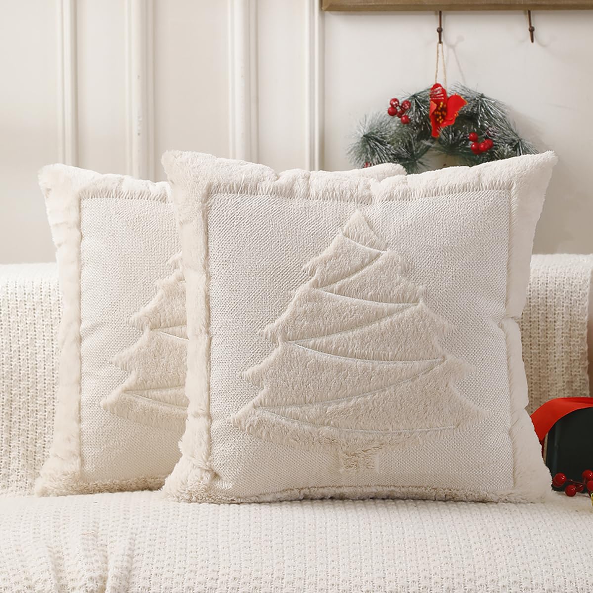 VAKADO Christmas Green Throw Pillow Covers 18x18 Set of 2 ，Winter Xmas Holiday Decoration Outdoor Tree Decorative Home Decor for Couch Festival Bed Sofa Bedroom Living Room Office
