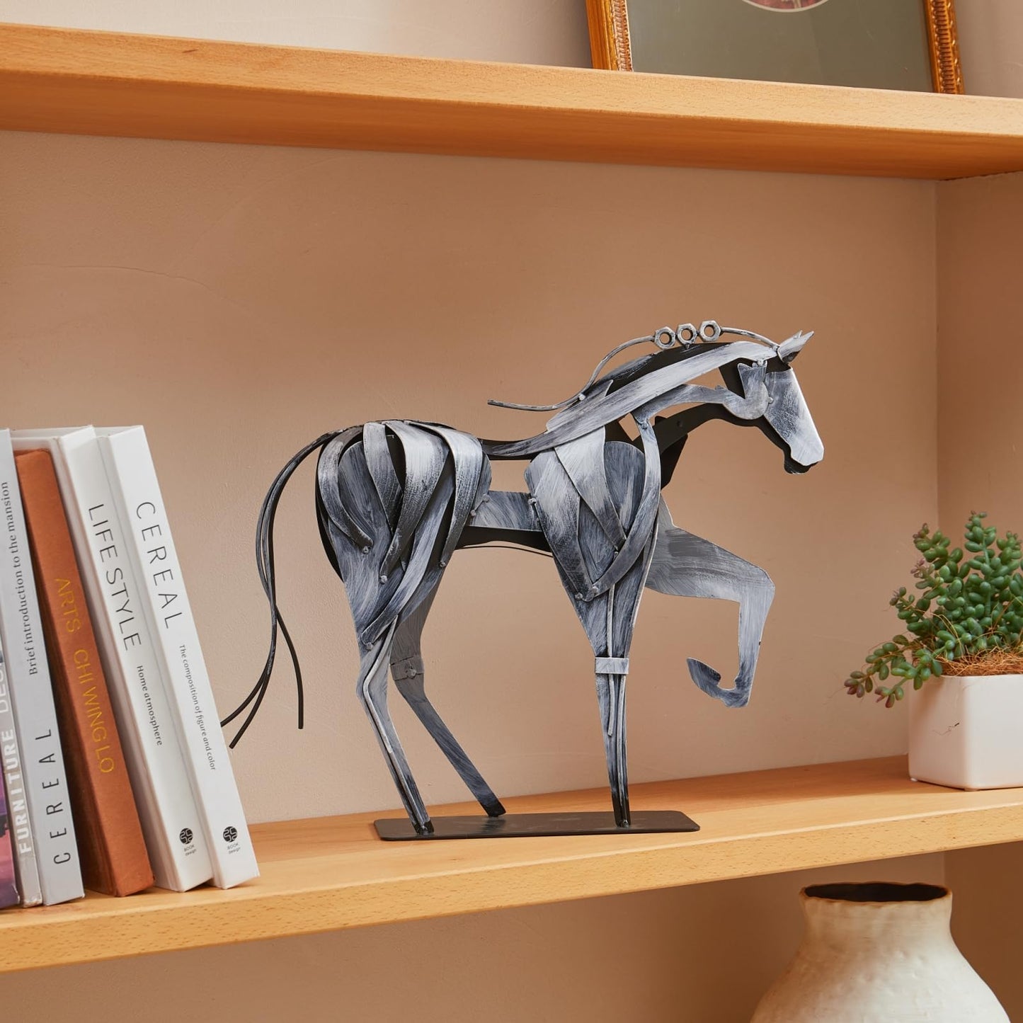 SunBlogs Art Metal Horse Statue Decor, Handmade Strong Modern Horse Sculpture Handicraft, Rustic Metal Statue Decorations Gift for Home Office Desk Figurine (Brown)