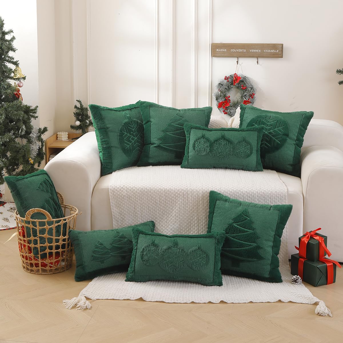 VAKADO Christmas Green Throw Pillow Covers 18x18 Set of 2 ，Winter Xmas Holiday Decoration Outdoor Tree Decorative Home Decor for Couch Festival Bed Sofa Bedroom Living Room Office
