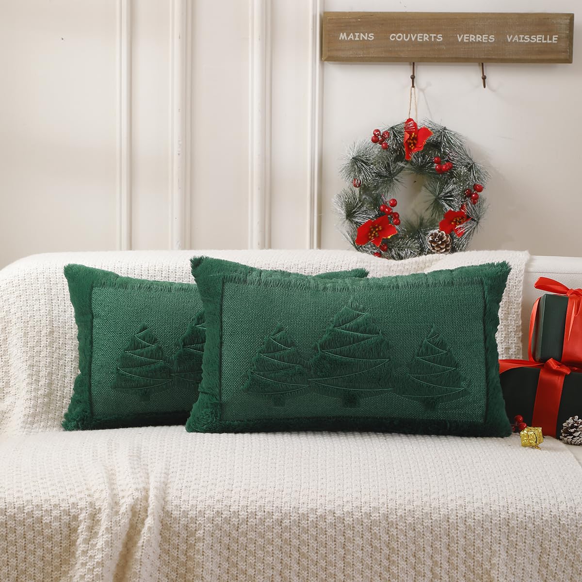 VAKADO Christmas Green Throw Pillow Covers 18x18 Set of 2 ，Winter Xmas Holiday Decoration Outdoor Tree Decorative Home Decor for Couch Festival Bed Sofa Bedroom Living Room Office