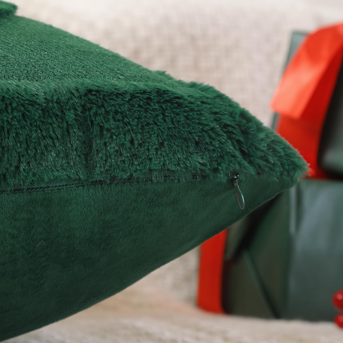 VAKADO Christmas Green Throw Pillow Covers 18x18 Set of 2 ，Winter Xmas Holiday Decoration Outdoor Tree Decorative Home Decor for Couch Festival Bed Sofa Bedroom Living Room Office