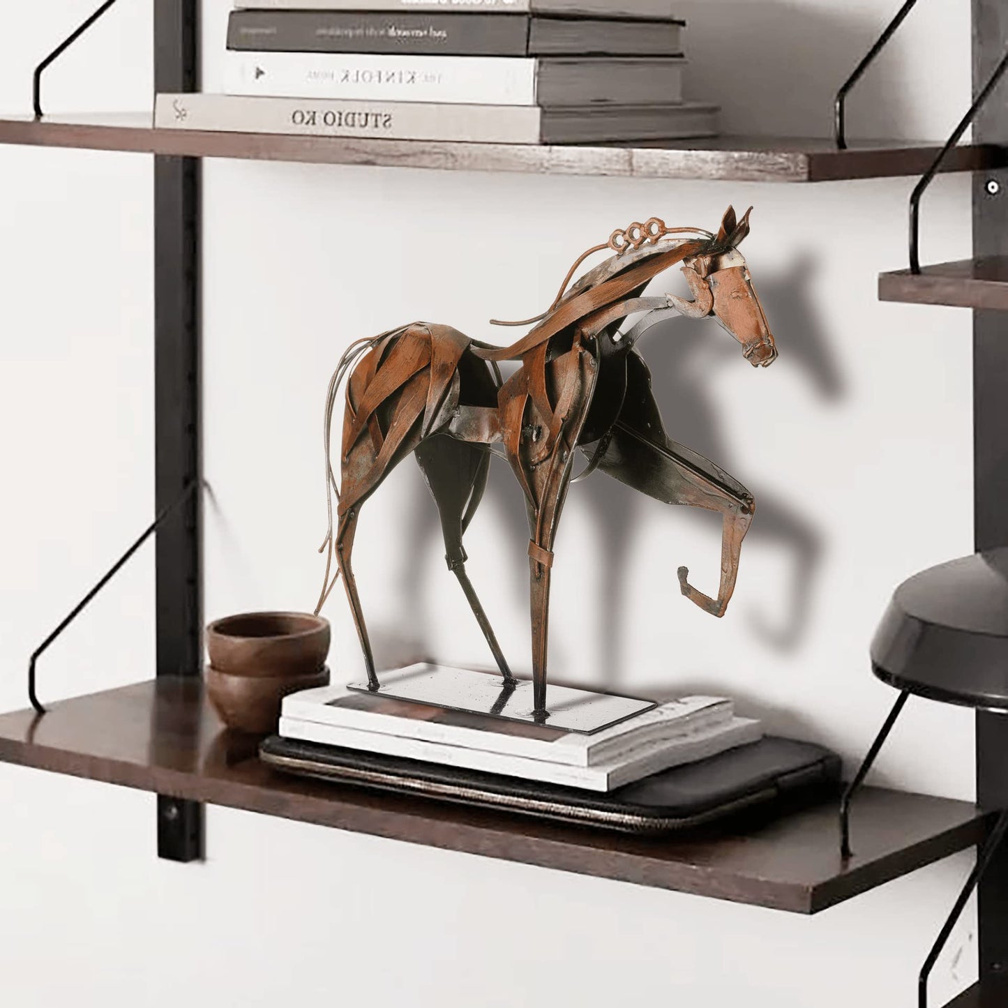 SunBlogs Art Metal Horse Statue Decor, Handmade Strong Modern Horse Sculpture Handicraft, Rustic Metal Statue Decorations Gift for Home Office Desk Figurine (Brown)