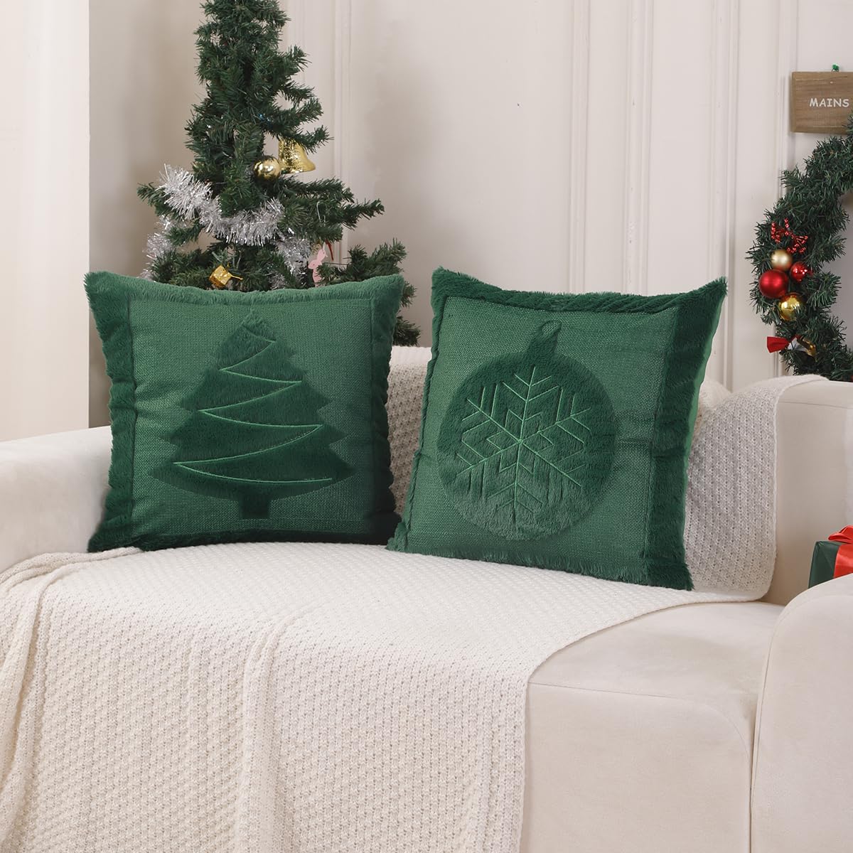 VAKADO Christmas Green Throw Pillow Covers 18x18 Set of 2 ，Winter Xmas Holiday Decoration Outdoor Tree Decorative Home Decor for Couch Festival Bed Sofa Bedroom Living Room Office