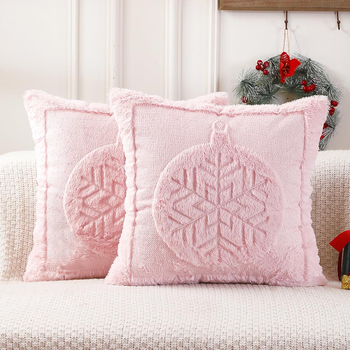 VAKADO Christmas Green Throw Pillow Covers 18x18 Set of 2 ，Winter Xmas Holiday Decoration Outdoor Tree Decorative Home Decor for Couch Festival Bed Sofa Bedroom Living Room Office