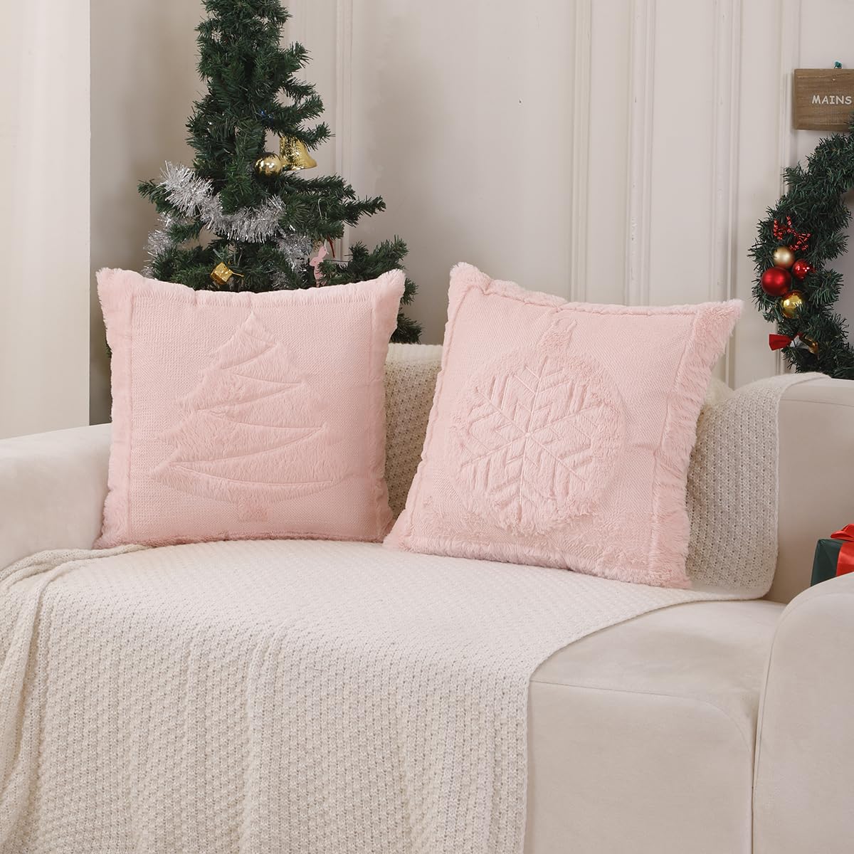 VAKADO Christmas Green Throw Pillow Covers 18x18 Set of 2 ，Winter Xmas Holiday Decoration Outdoor Tree Decorative Home Decor for Couch Festival Bed Sofa Bedroom Living Room Office