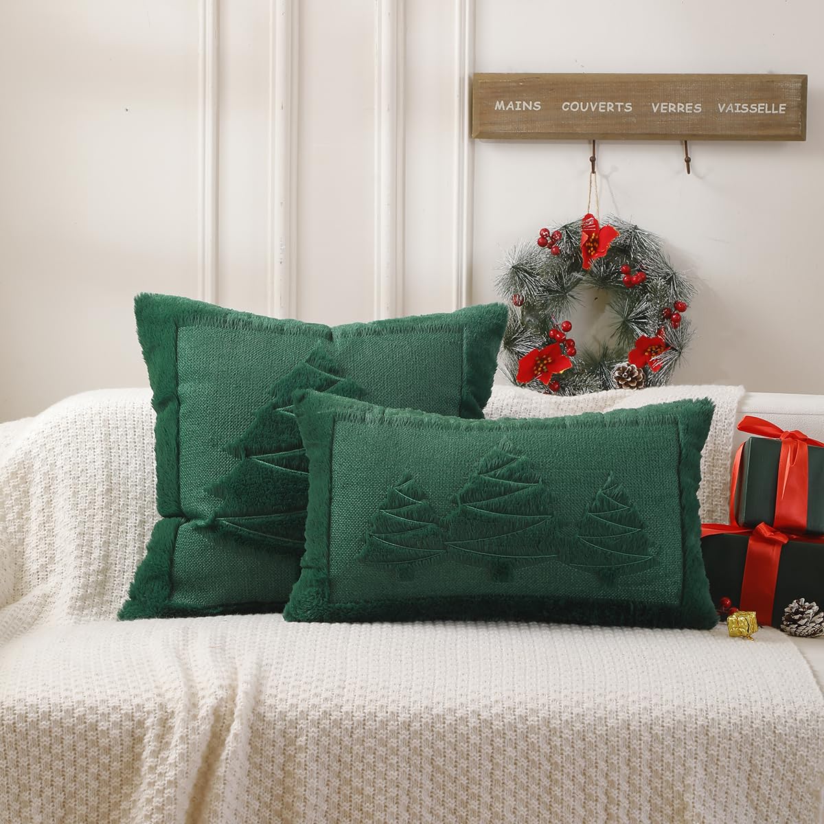VAKADO Christmas Green Throw Pillow Covers 18x18 Set of 2 ，Winter Xmas Holiday Decoration Outdoor Tree Decorative Home Decor for Couch Festival Bed Sofa Bedroom Living Room Office