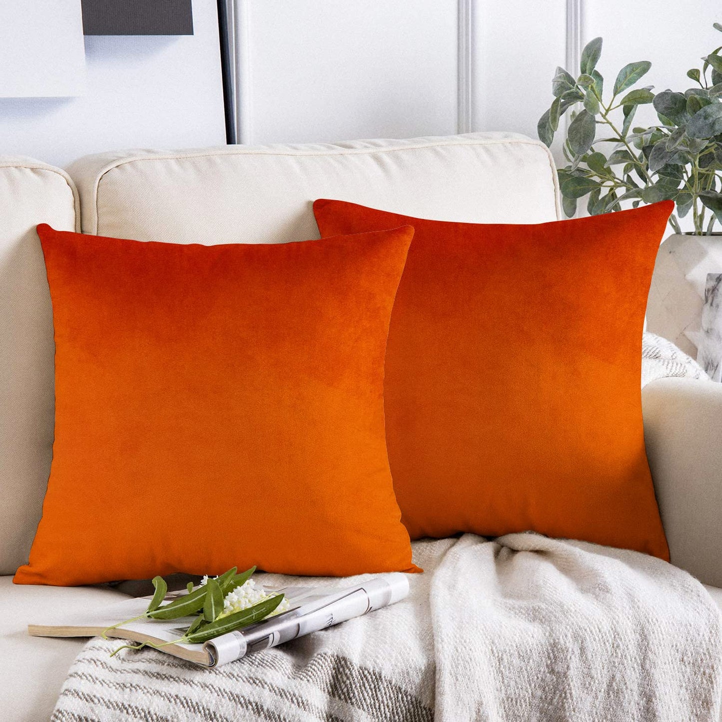 VAKADO Throw Pillow Covers 18x18 Set of 2 Emerald Green Velvet Decor Dark Forest Christmas Decorative Xmas Cushion Couch Euro Pillowcases Home Bed Decoration for Sofa Bedroom Office
